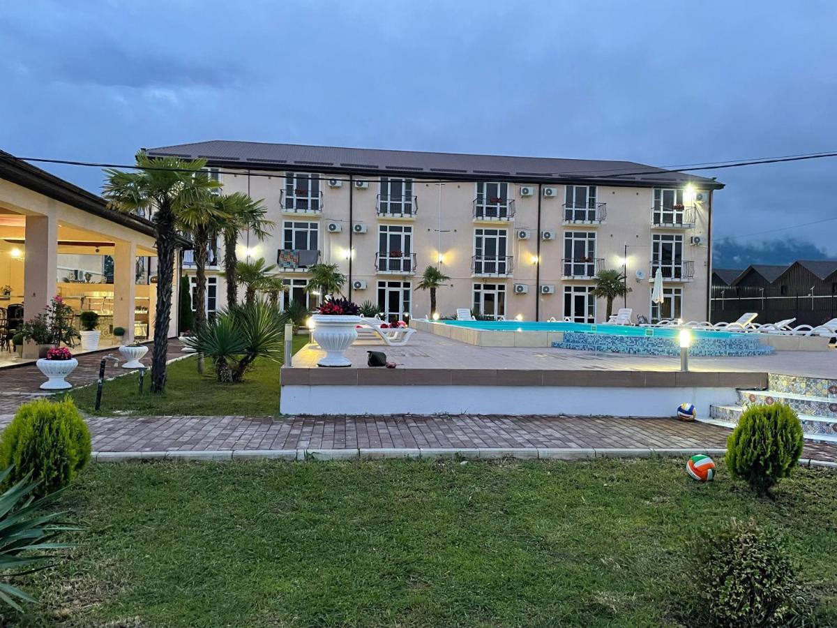Hotel Askar Alakhadzi Exterior photo