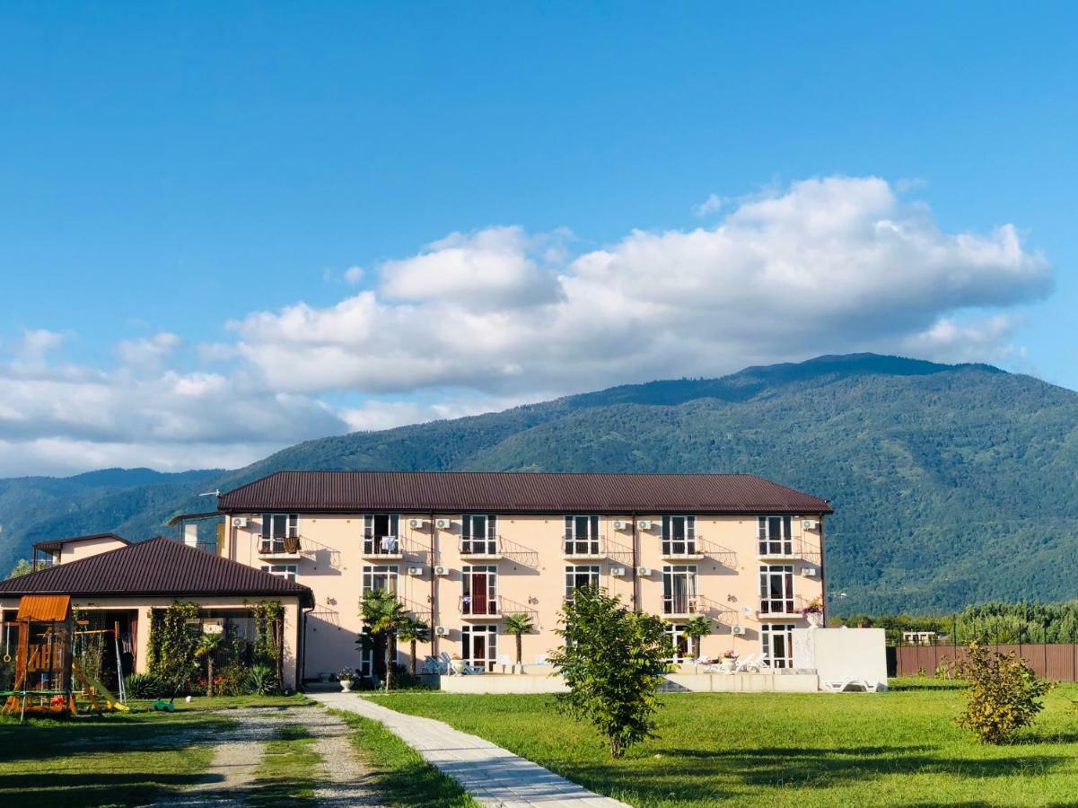 Hotel Askar Alakhadzi Exterior photo